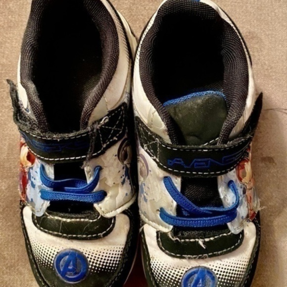 MARVEL TODDLER SHOES BLCK AND WHITE SISE 13